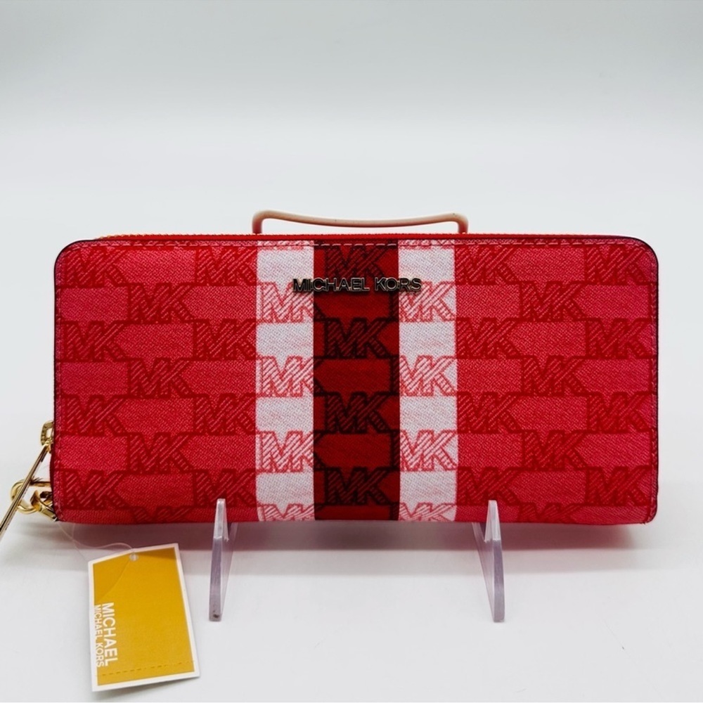 Michael Kors Large Continental Wallet
Wristlet Sangria - Picture 2 of 9